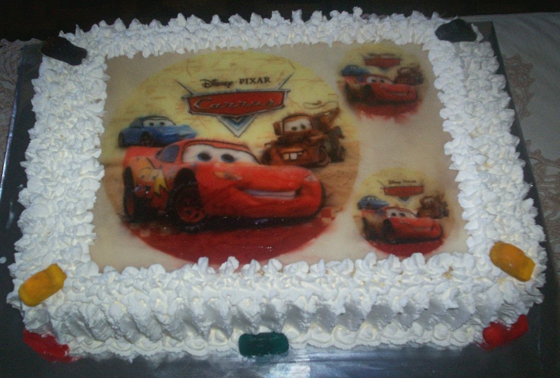 bolo carros quadrado  Bolo carros, Bolo de aniversário de carros, Festa  temática de carros