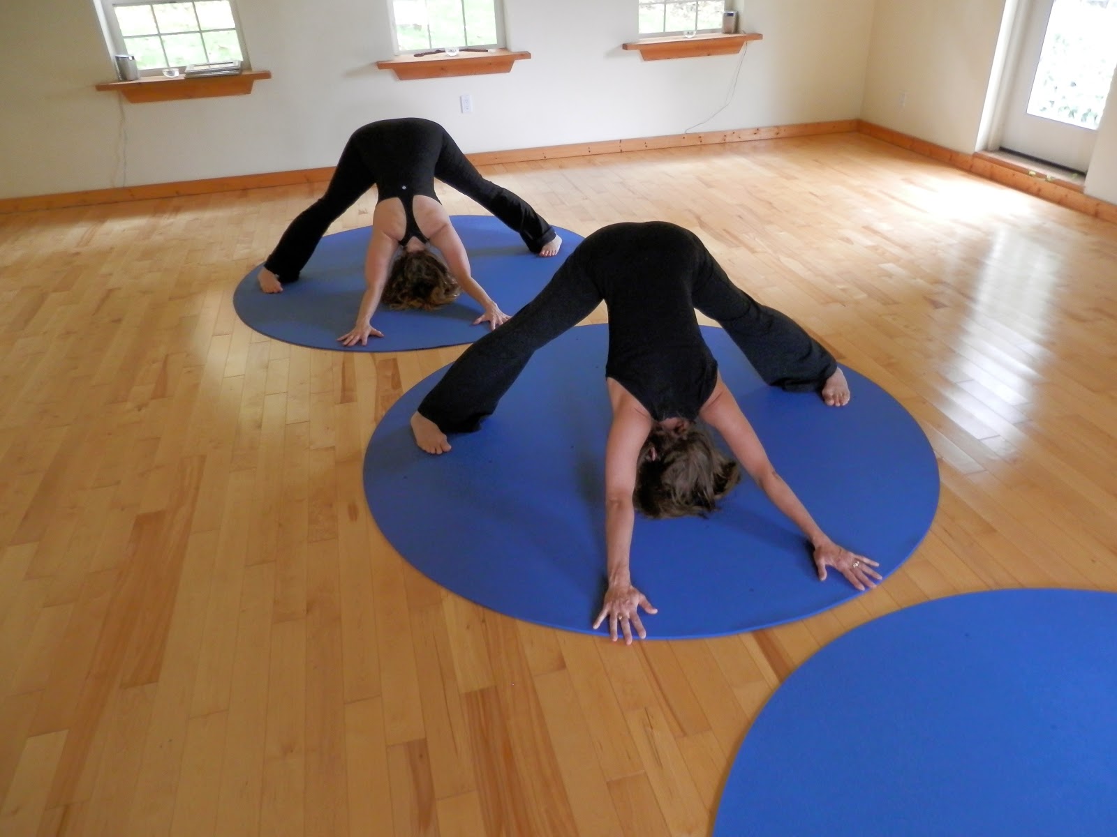 Mandala Yoga Mat "The Orignal Round Yoga Mat" WHY SHOULD YOU USE A ROUND YOGA MAT