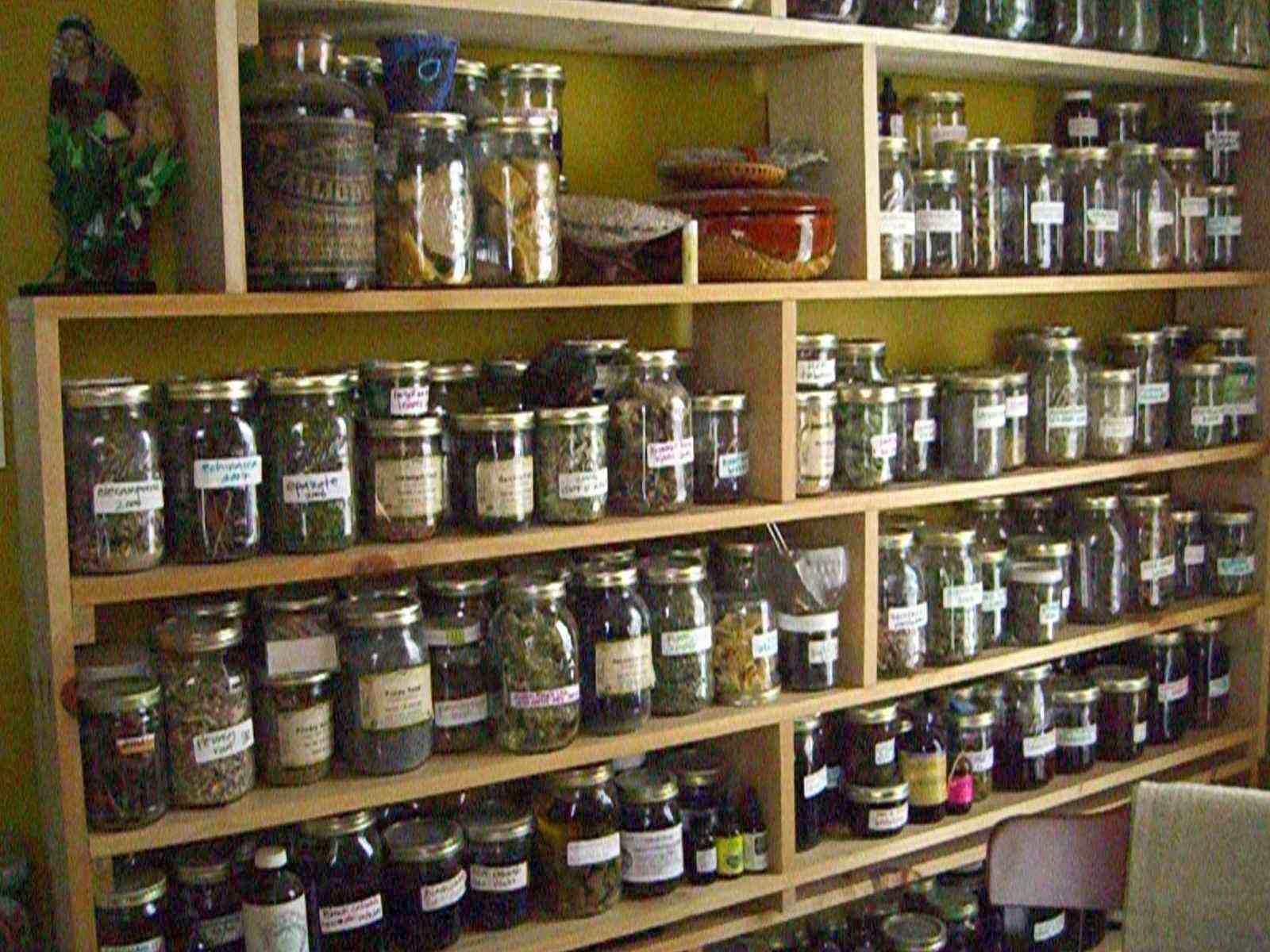 define apothecary