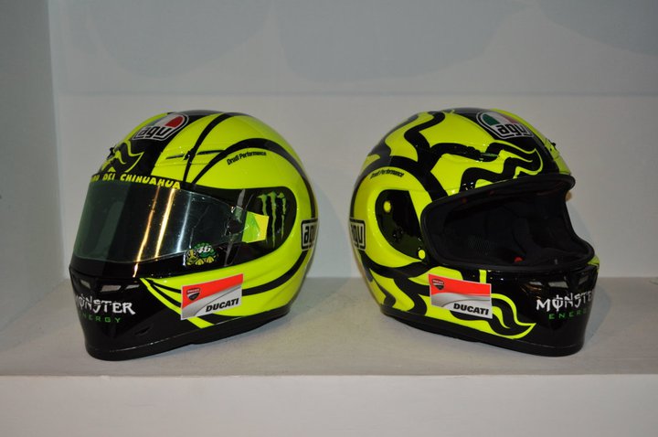 Imagini Valentino Rossi nuovo casco