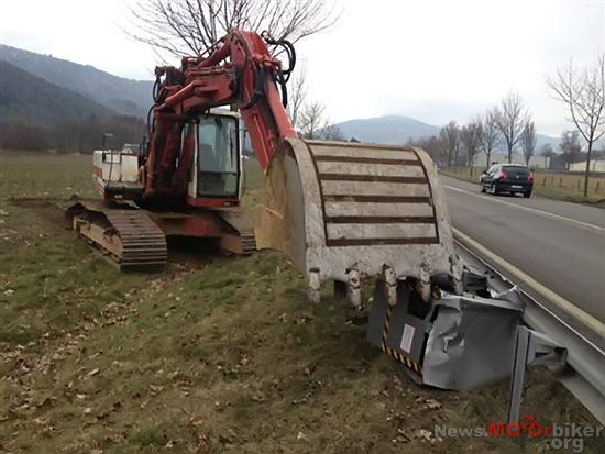 France-Radar-Destroyed-by-Tractor-1.jpg