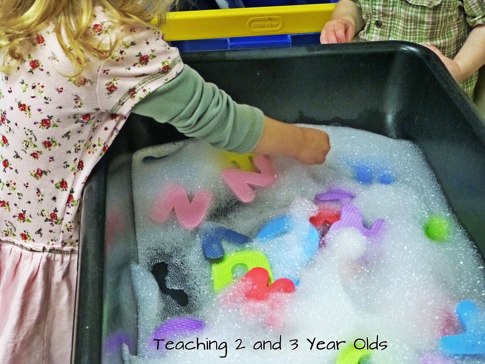 Teaching 2 and 3 Year Olds: A Collection of Sensory Table Ideas