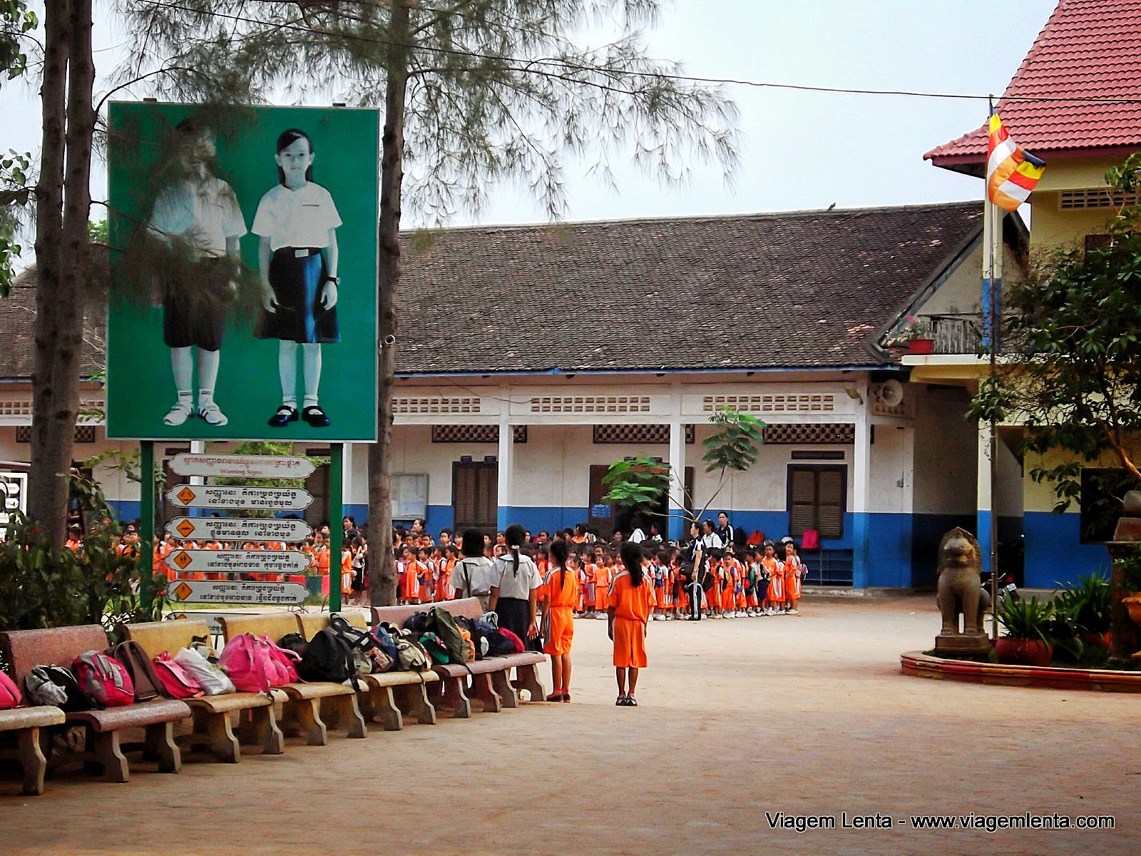 Dias 106 a 109 da viagem: Siem Reap, interior do Camboja e berço do fantástico Angkor Wat Relato de viagem à Siem Reap, interior do Camboja e Angkor Wat, uma maravilha da antiguidade: uma das maiores cidades do mundo da Idade Média ocidental.