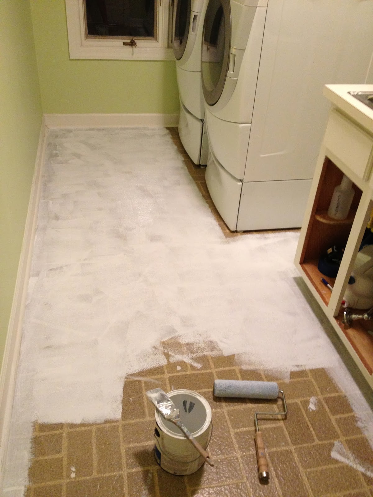 Learn How to Paint Vinyl Floors {yes, you CAN do that!}