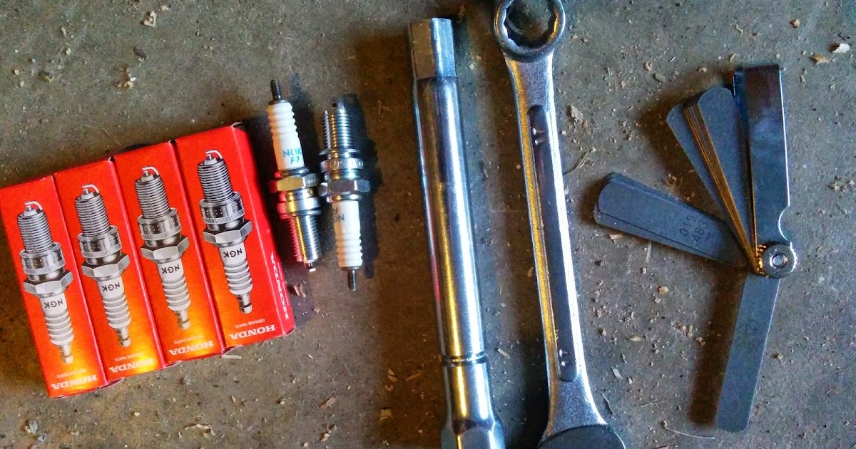 David & Caroline Learnings Spark plug change 2006 Honda Shadow 750cc