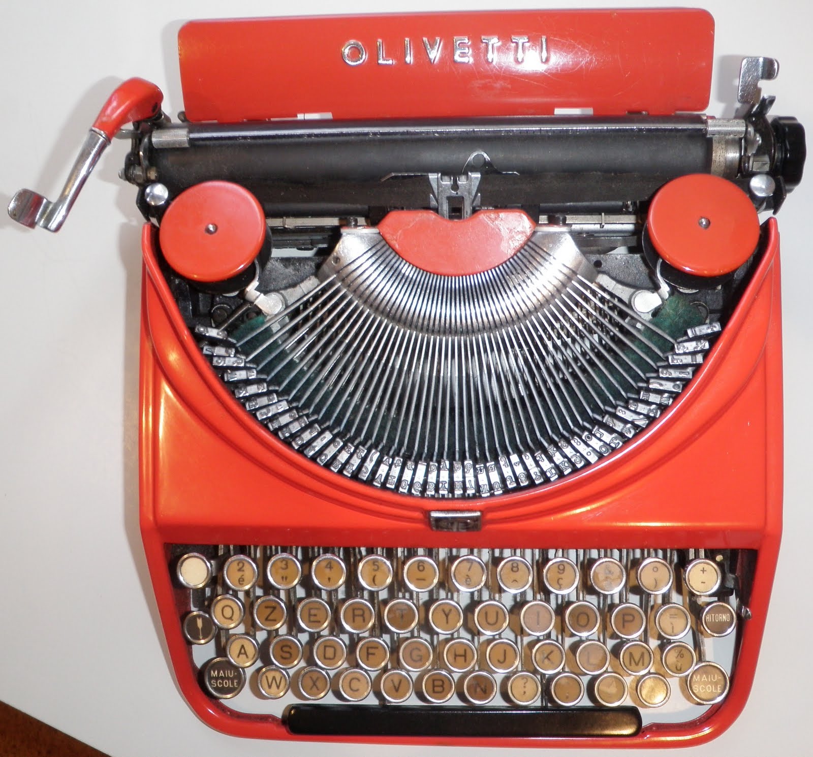 oz.Typewriter 100 Years of Olivetti Typewriters Adriano the Aesthete