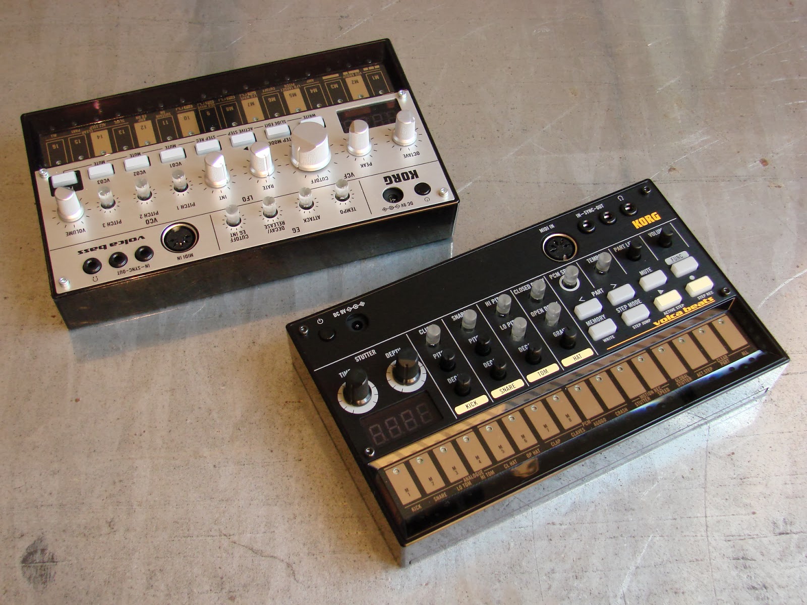 gUitarREN: Korg Volca Bass and Beats
