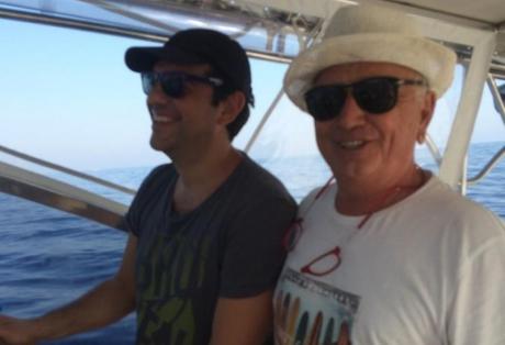 Oι πριβέ διακοπές Τσίπρα στη βίλα επιχειρηματία   Ο ...καπετάν Αλέξης στο τιμόνι του σκάφους