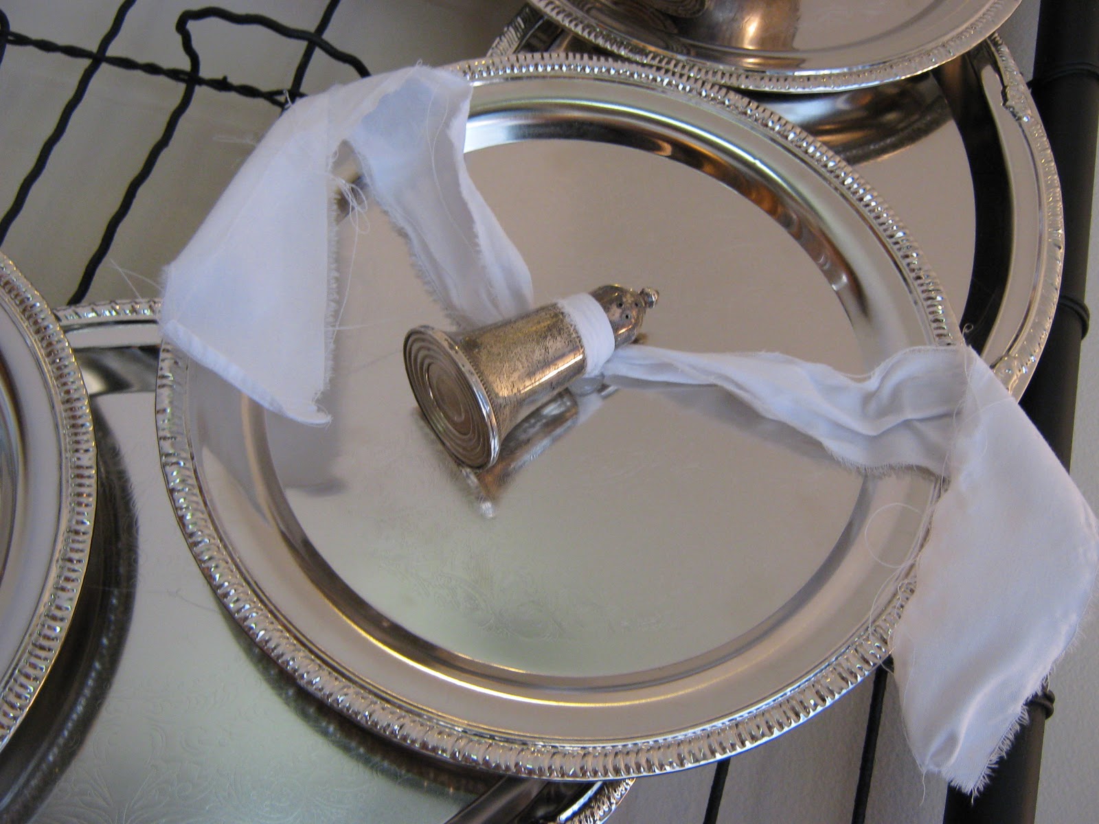 FakeIt Frugal Silver Platter Wreath