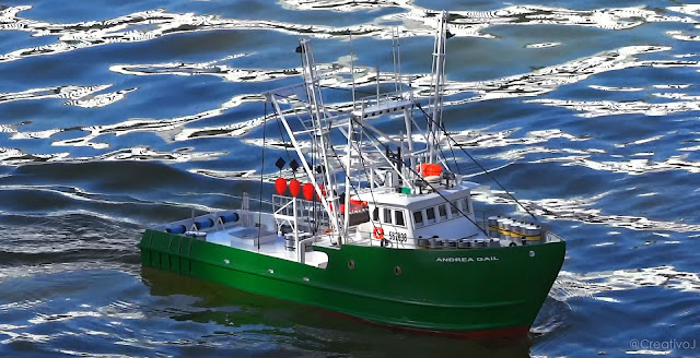 barco de pesca, pescar, pesca, estanque, agua, fuente, Asociación de Modelistas Cordobeses Estrella Polar, barcos, lanchas, lancha motora, grúa, radiocontrol, radio control, teledirigido, mando a distancia, a distancia, árboles, cesped