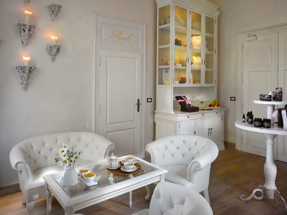 Passion For Luxury : Chateau Mcely - Prague, Czech Republic