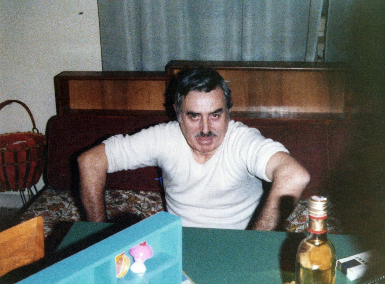 Carlo Narratone in una posa scherzosa nel 1978