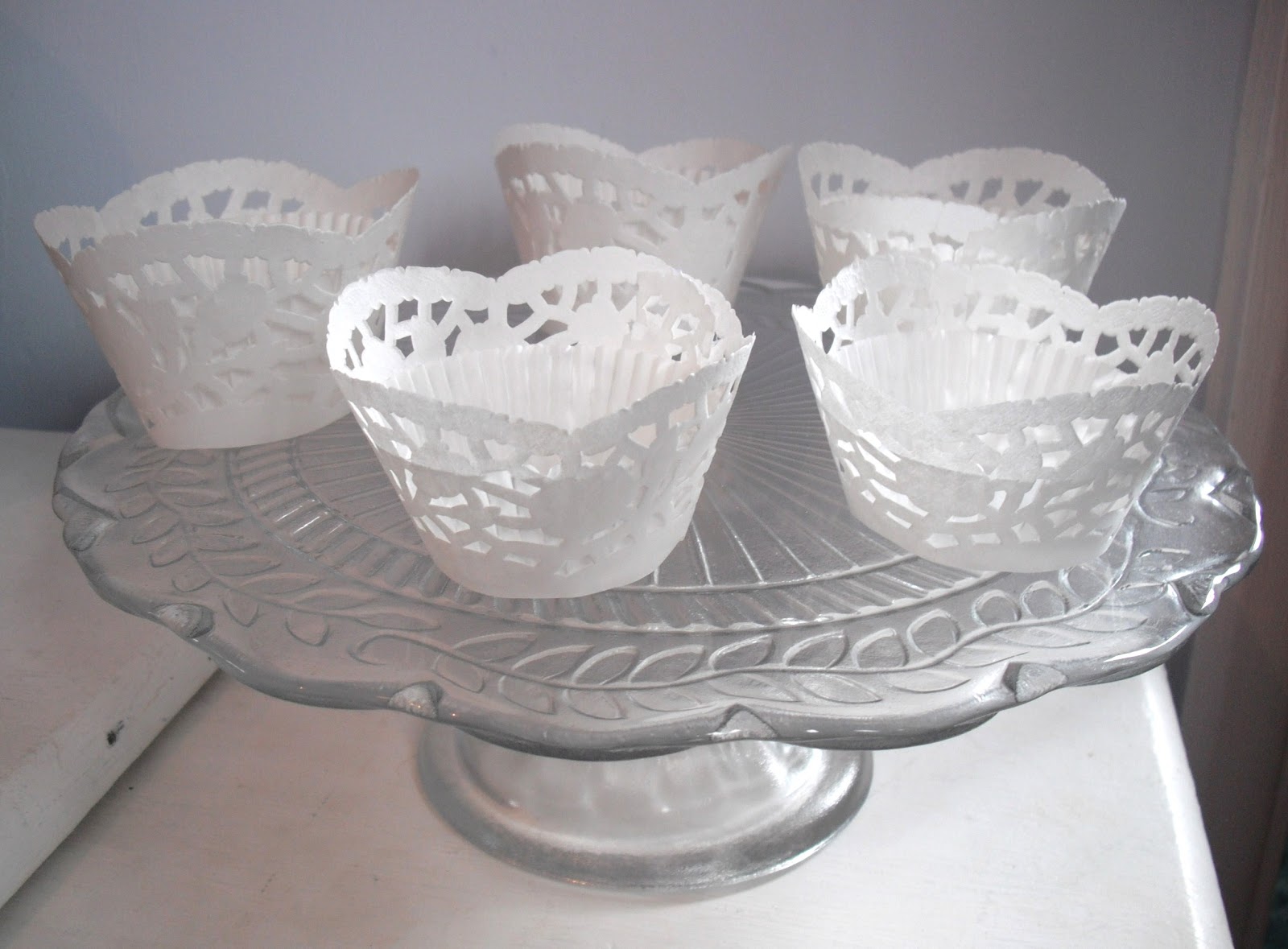 How to make cupcake cases from doilies... Victoria's Vintage Blog