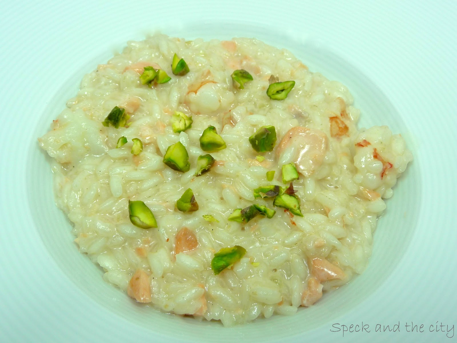 RISOTTO CON SALMONE, GAMBERI E PISTACCHI PER LA VIGILIA