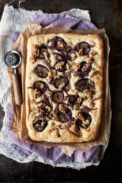 Focaccia with Figs, Onion and Walnuts
