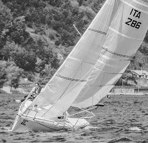 Explorer 20 in regata