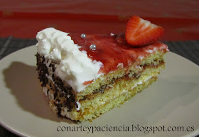 Tarta romántica (chocolate, fresa y nata)