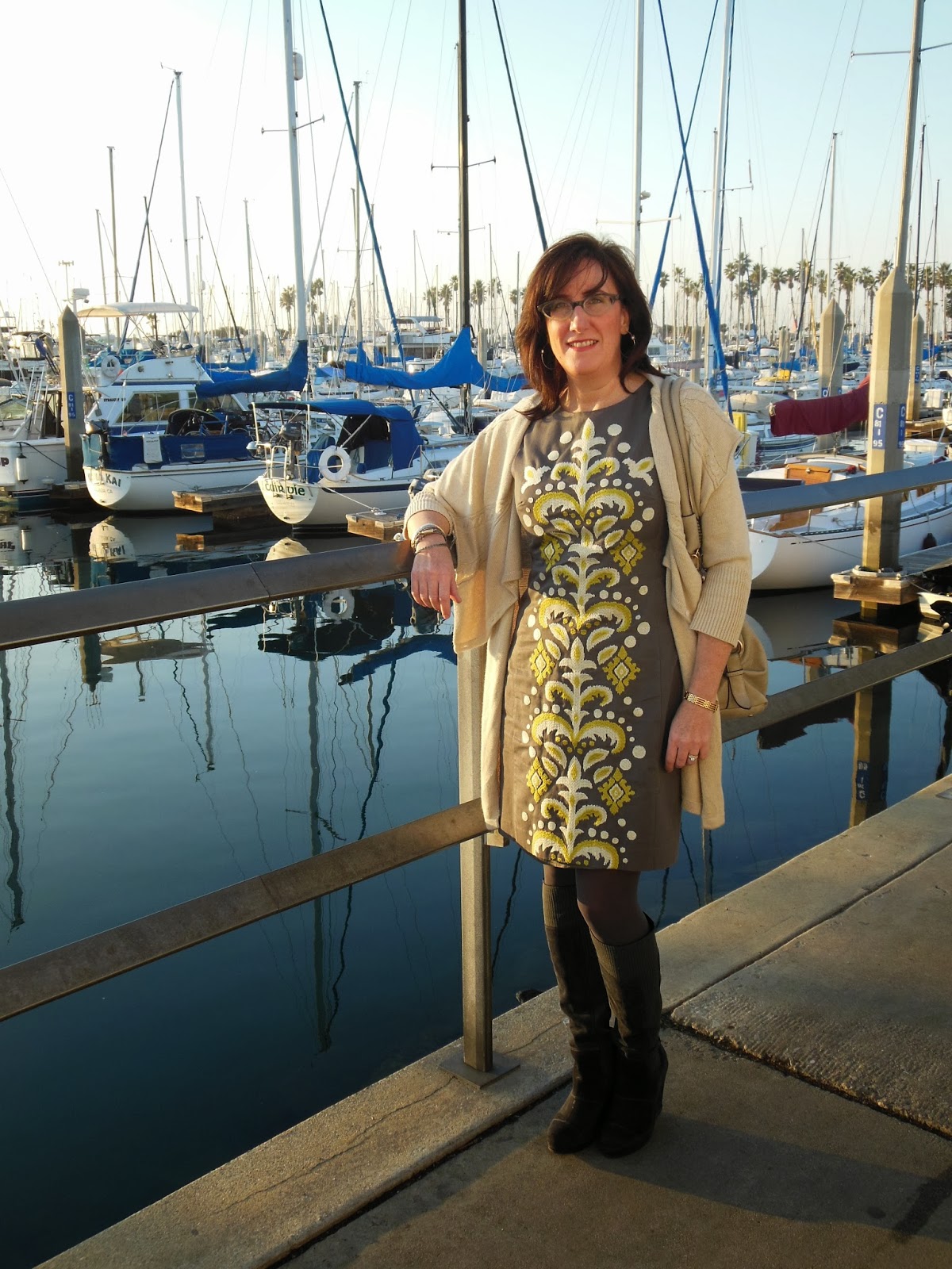 Eye Candy Effortless Anthro Reader Outfits Effortlessly With Roxy