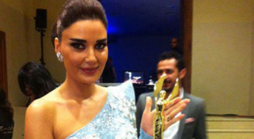 بالصور : سيرين عبد النور أفضل ممثلة عربية بتصويت الجمهور في مهرجان تايكي “جوردن اوورد”