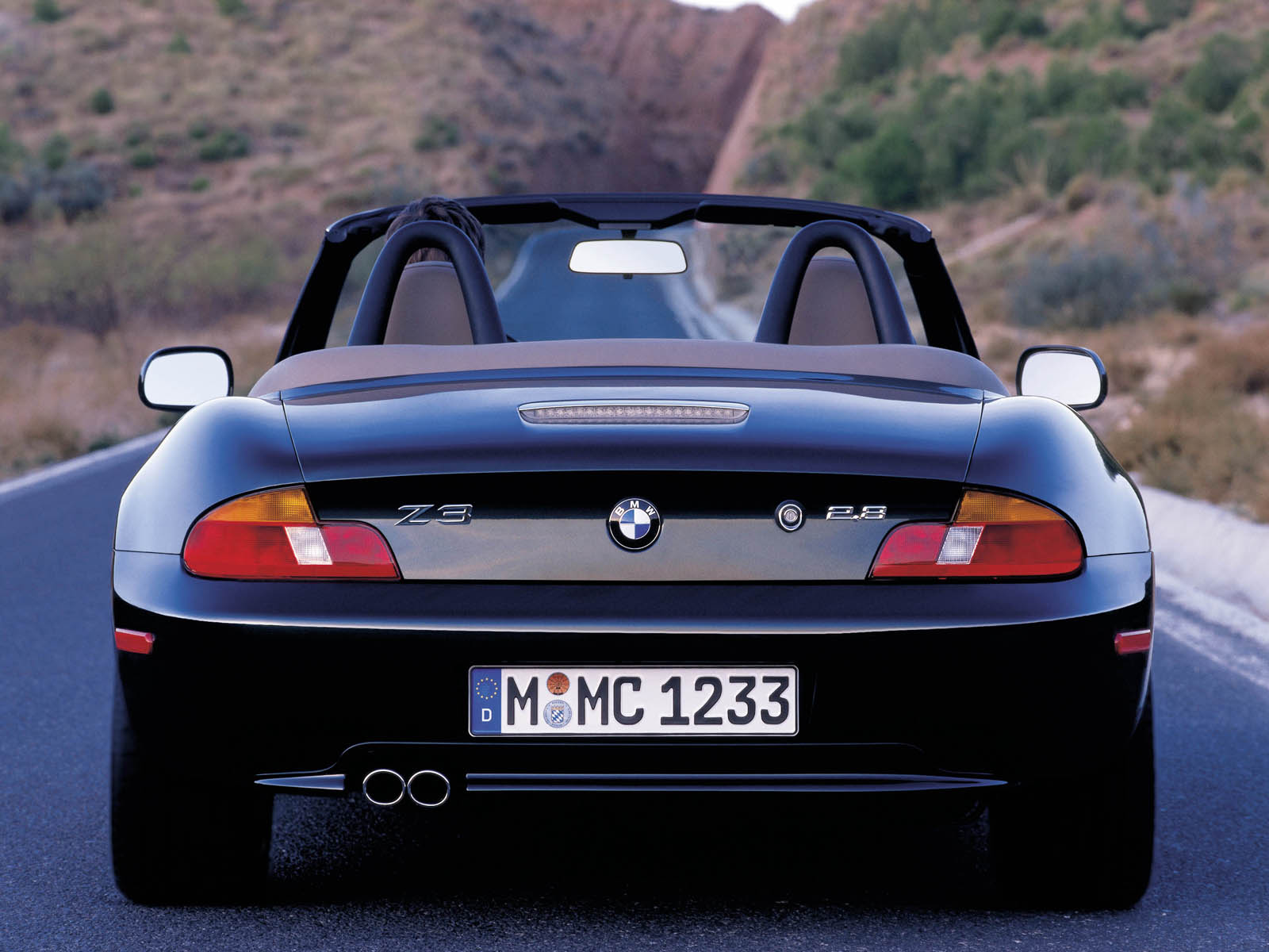 http://1.bp.blogspot.com/-DsIrax0vp4E/Thw-nb4CwYI/AAAAAAAAALY/Am6WaE39OoQ/s1600/BMW-Z3_mp2_pic_10026.jpg