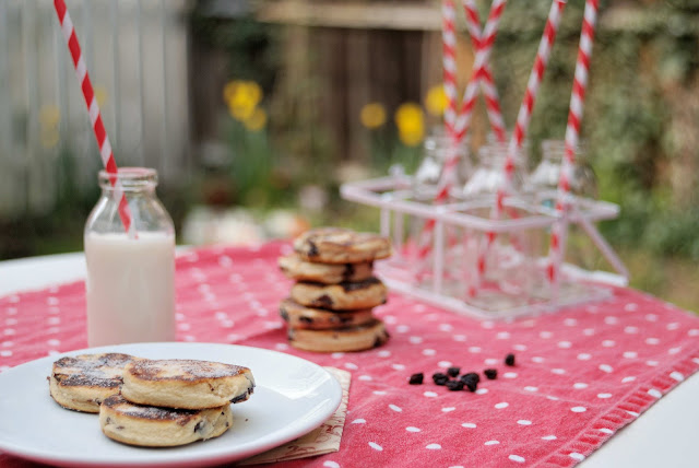 easy currants cakes recipe