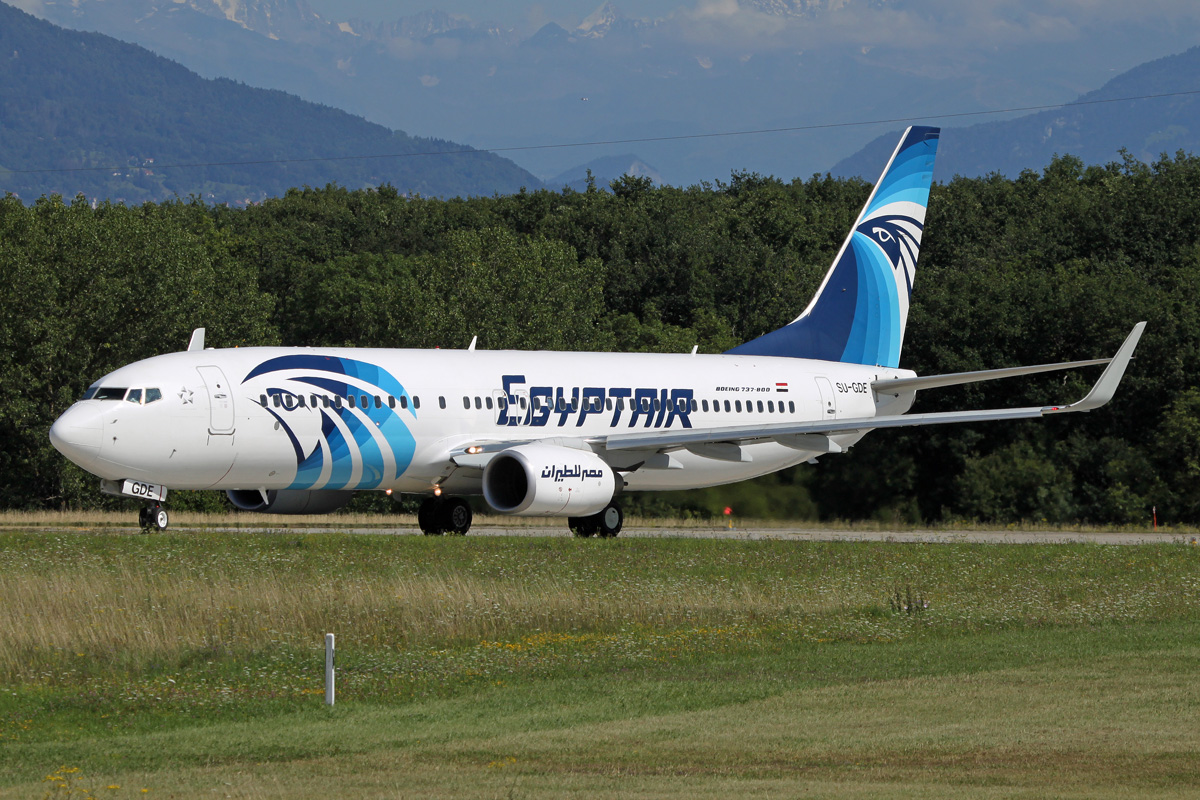 Planes and Trains Planes 2011 SUGDE / Boeing 737866 (w) / Egypt Air
