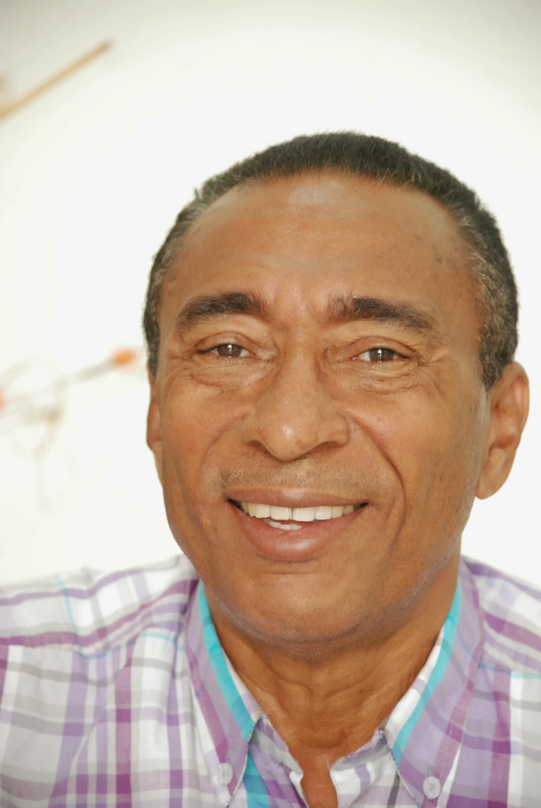 Romualdo Brito lanzará su libro sobre sus 40 años de vida artística