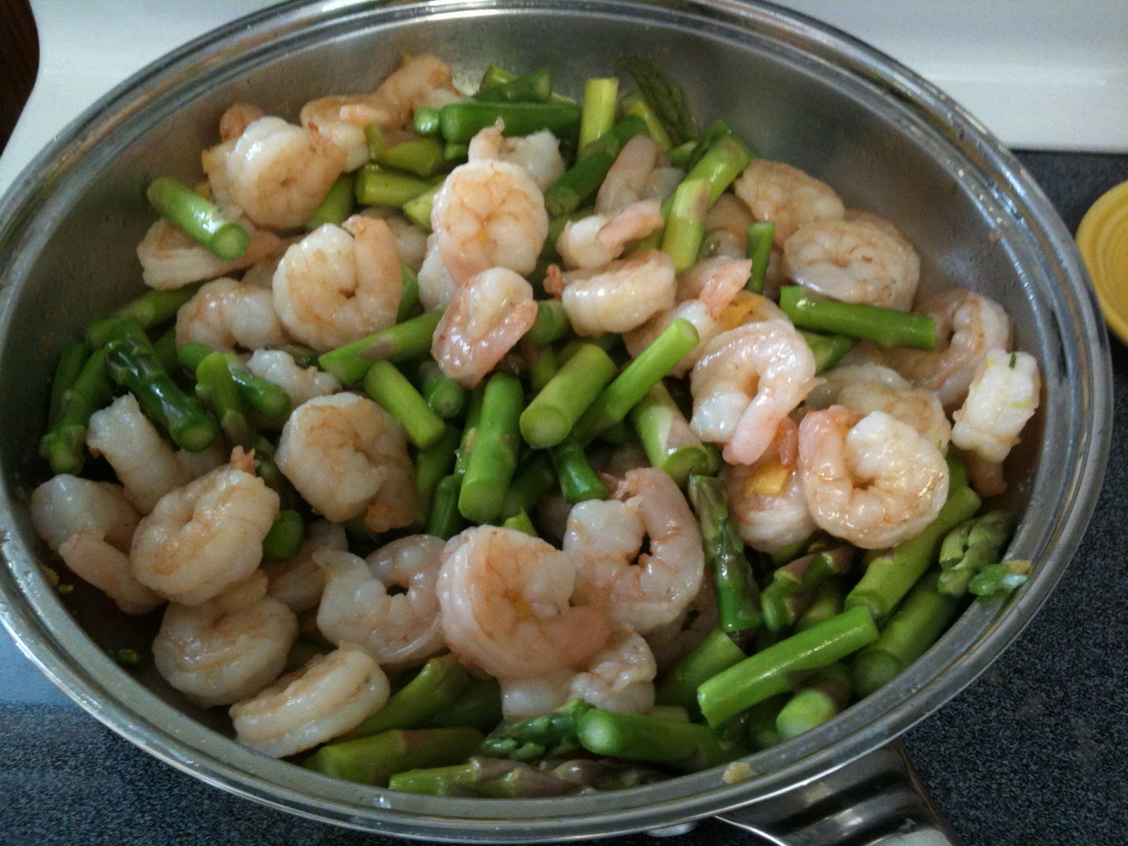 Holly Goes Lightly: Shrimp and Asparagus Stir Fry