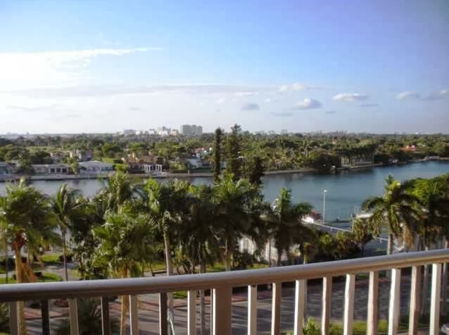 Apartamento Altamente Desejado ao Lado do Oceano em Miami Beach $385,000