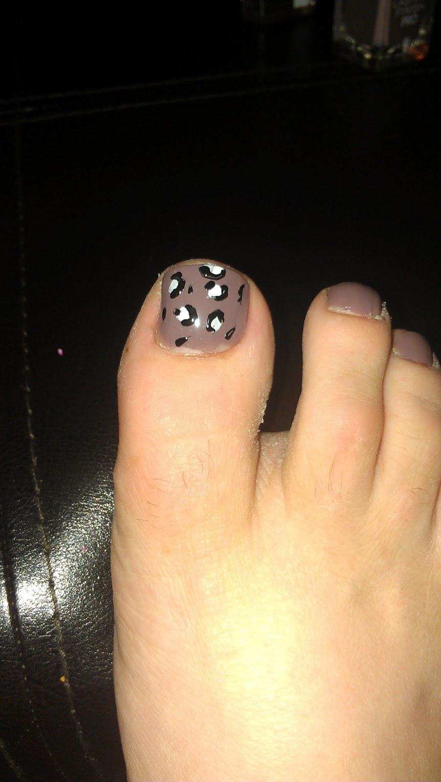 Blondie's Blog: Leopard Print Nail Design