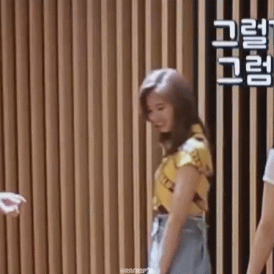 자기 입 크기에 놀란 사나