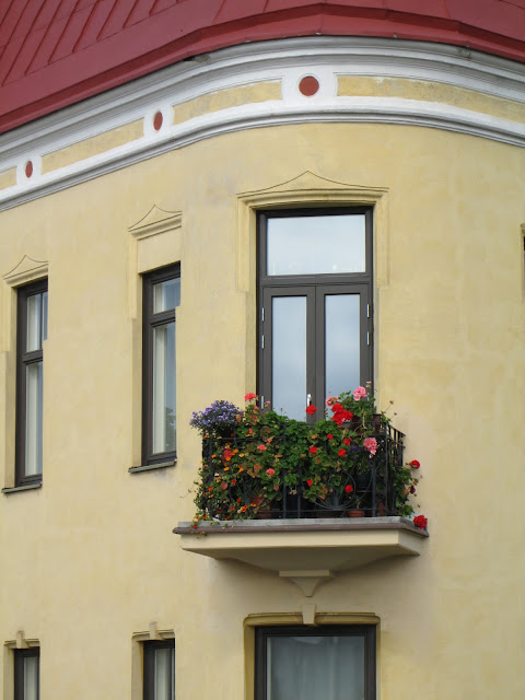 Tampere balcony flowers architechture roses