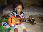 Nafis bermain gitar