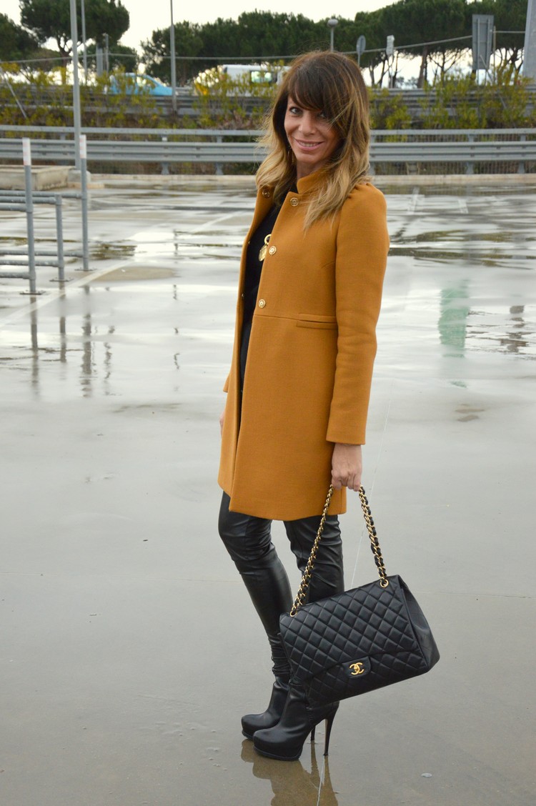 Mustard and black outfit Don't Call Me Fashion Blogger! Roma