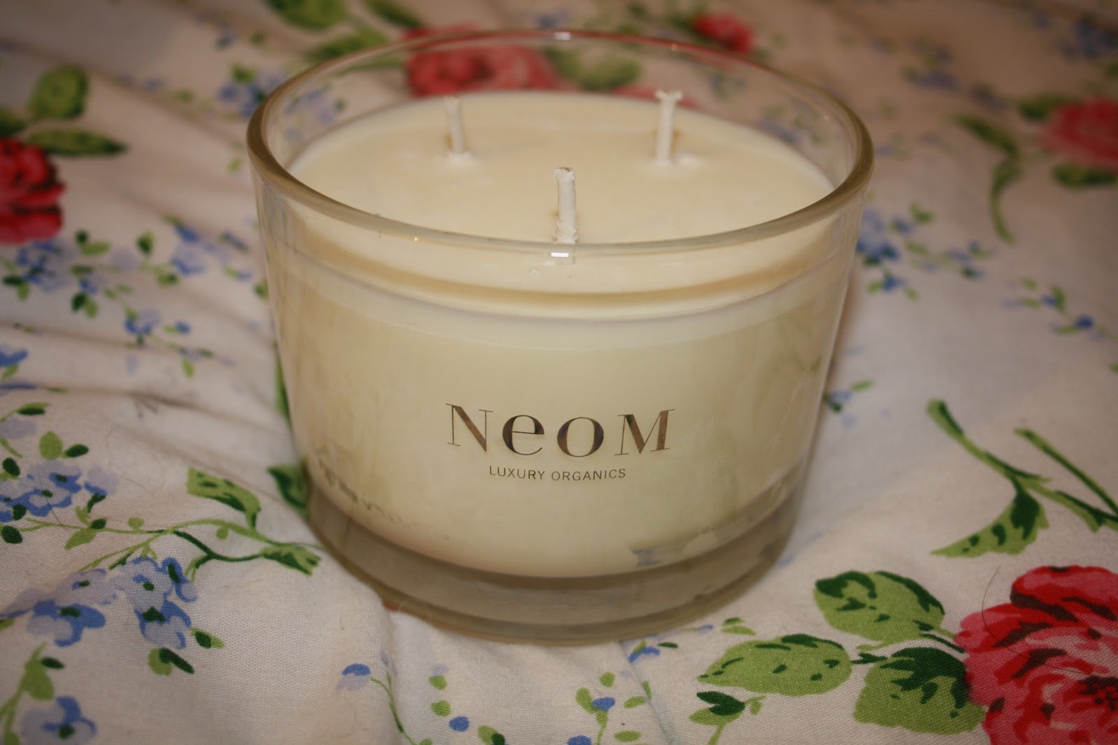 REVIEW; NEOM Luxury Organics Happiness 3 Wick Candle PRETTY YOUNG THING