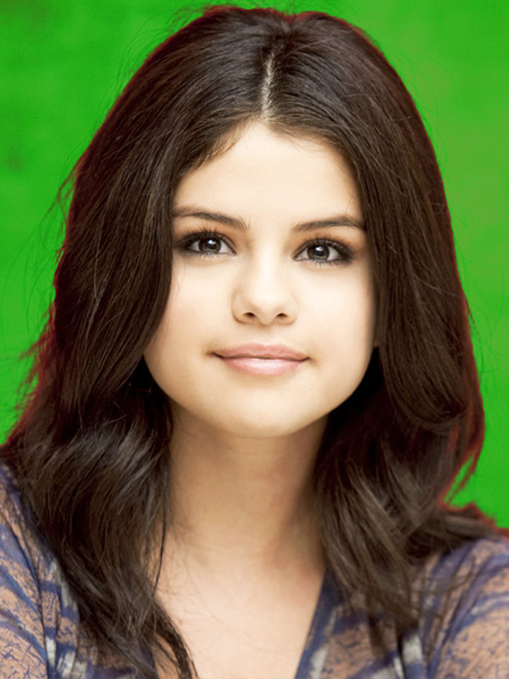Celebrity Hairstyles - Pictures of Selena Gomez New Haircut
