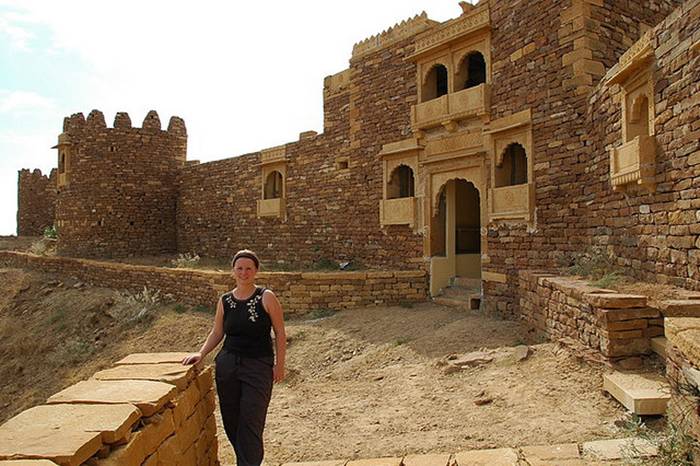 Kuldhara village near Jaisalmer has a very unique history! It is said that the residents of 84 neighboring villages including Kuldhara vacated the villages overnight around 170 years back!! No one is sure where they have gone, but they are believed to have migrated to a place somewhere near Jodhpur. The residents were Paliwal Brahmans — said to be very intelligent, and residing there for about 500 years. So what made them do such an act? Stories say that the ruler of these villages pounded the Paliwals with heavy taxes and treated them very inhumanly; the ruler was unethical and forceful to them. They had no alternative, but to vacate all the 84 villages overnight and just disappear from the vision and reach of the ruler.  When the Paliwals left the villages, they left a curse that nobody can inhabit the villages ever. Residents of Jaisalmer say that there have been some attempts by some families to stay there, but they did not succeed.