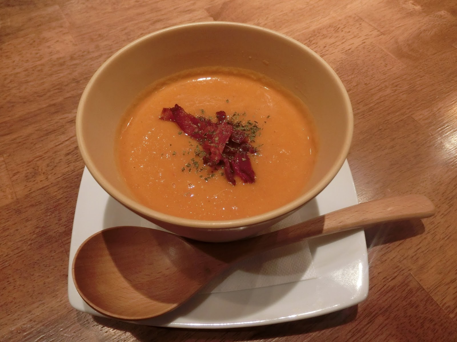 日中は暖かな陽気でしたが夕方になり寒くなってきましたね。