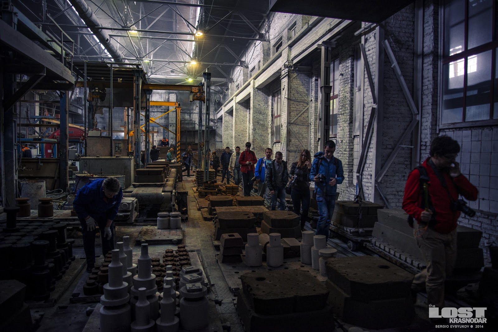 В литейном цехе Экскурсия для блогеров на заводе Армавира