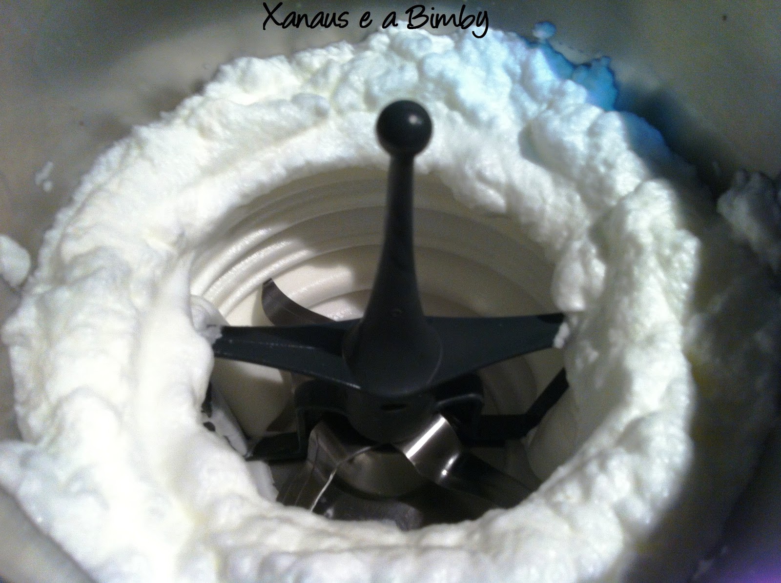 Bolo de Baunilha com Recheio de Marmelada na Bimby