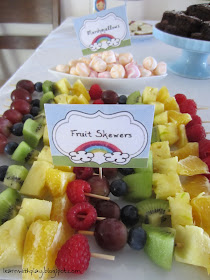 fruit skewers, party food, healthy party food, food for kids, healthy