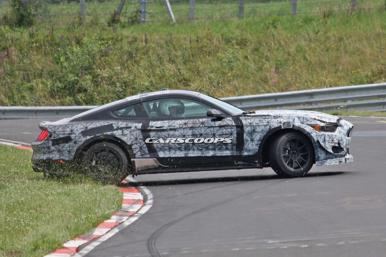 2016-Mustang-SVT-Spins-8.jpg