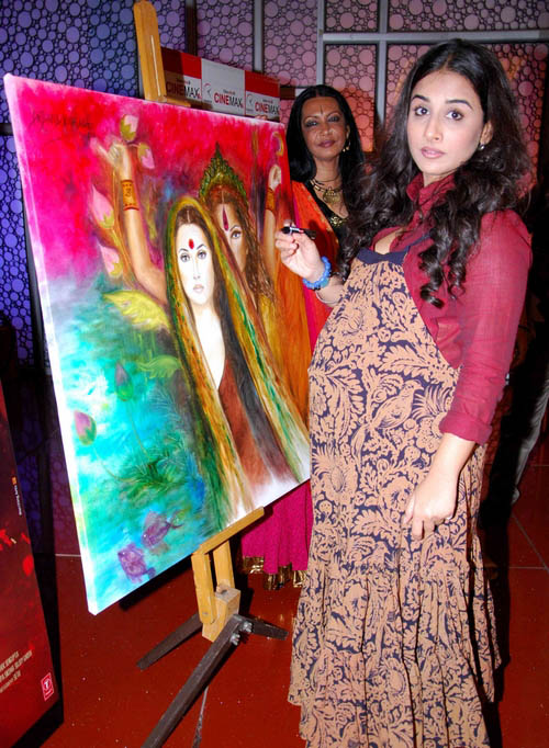 vidya balan at kahaani painting launch hot images