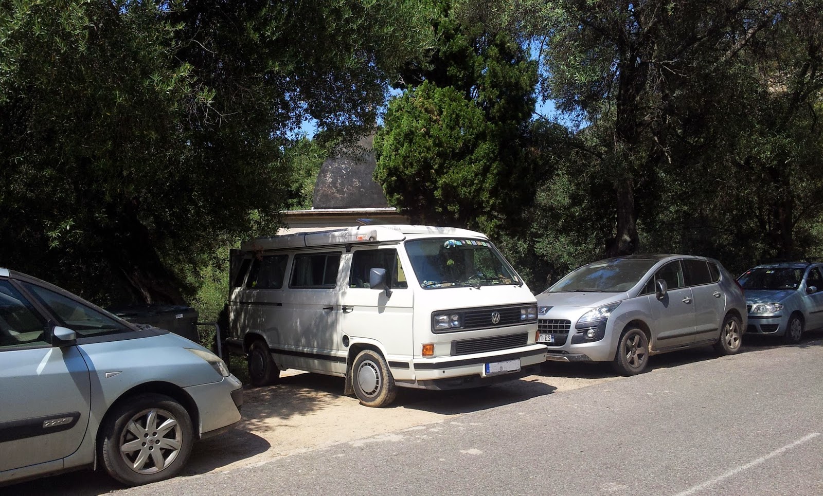 Parkplatz in Nonza Cap Corse Korsika VW Bus