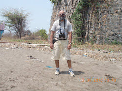 Seafarer/Blogger/Tourist Rudolph.A.Furtado in front of "ARNALA FORT WATCHTOWER".