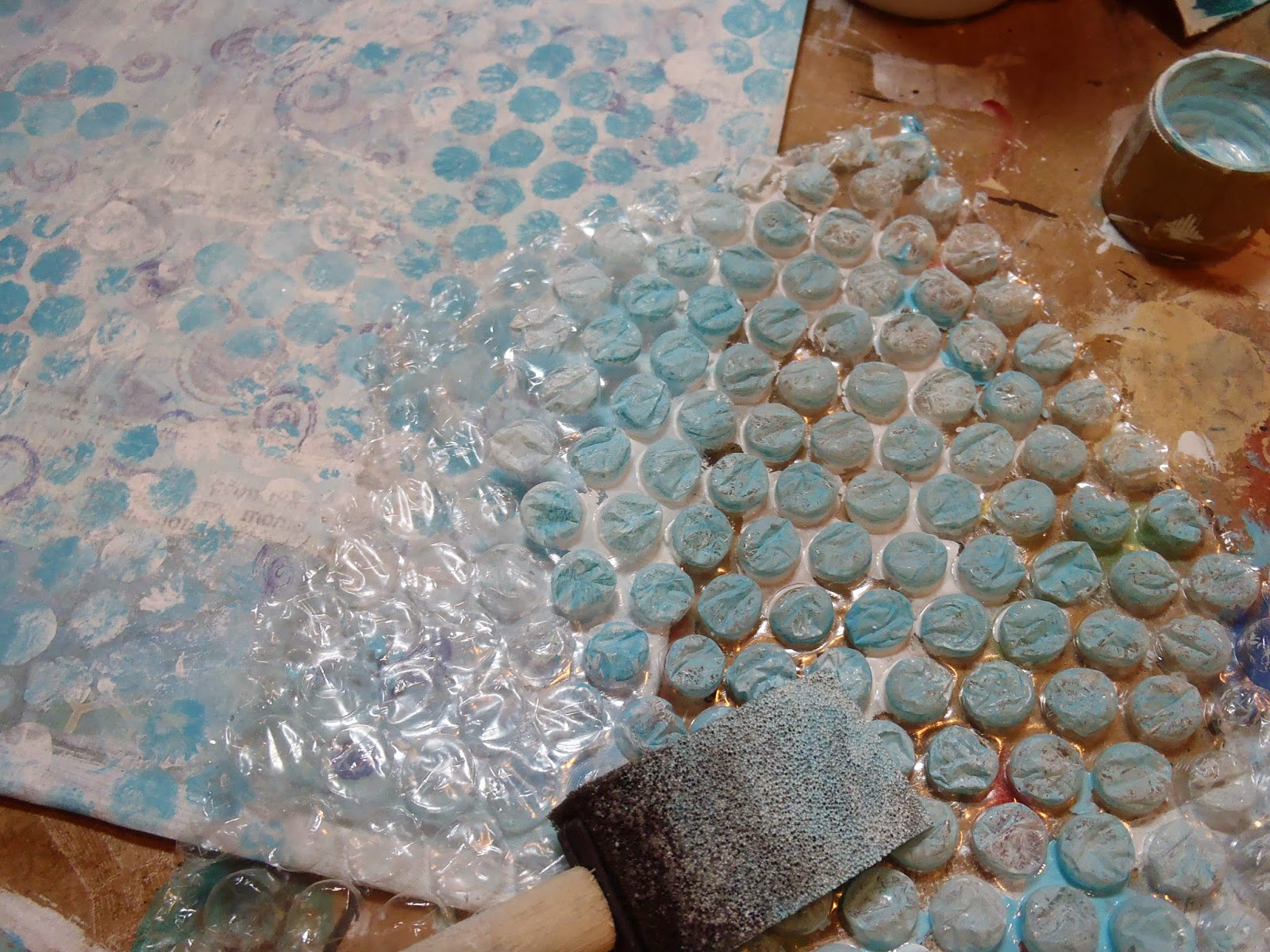 susan walker art Easy Mixed Media Materials 1 Bubblewrap