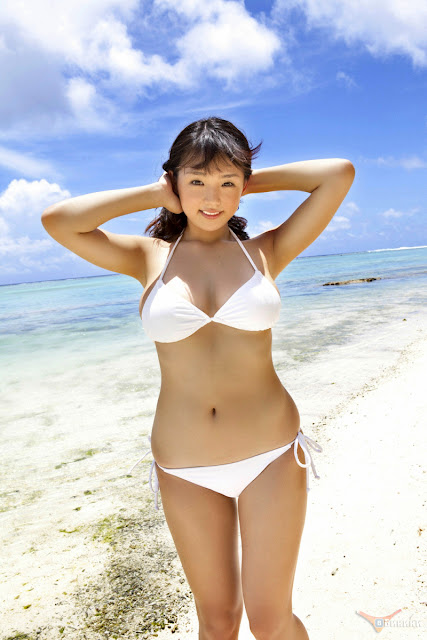 Фото японской девушки в бикини