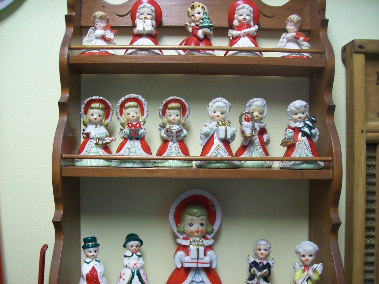 Vintage Easter Collectibles and an African Violet Organized Clutter