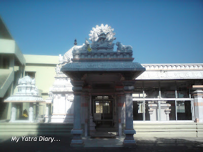 Entrance to the Gangadhareswar Temple in the Dayananda Ashram in Rishikesh, Himalayas