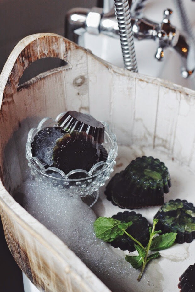 dark chocolate mint soap (2 ways) DIY. iloveyoumydear